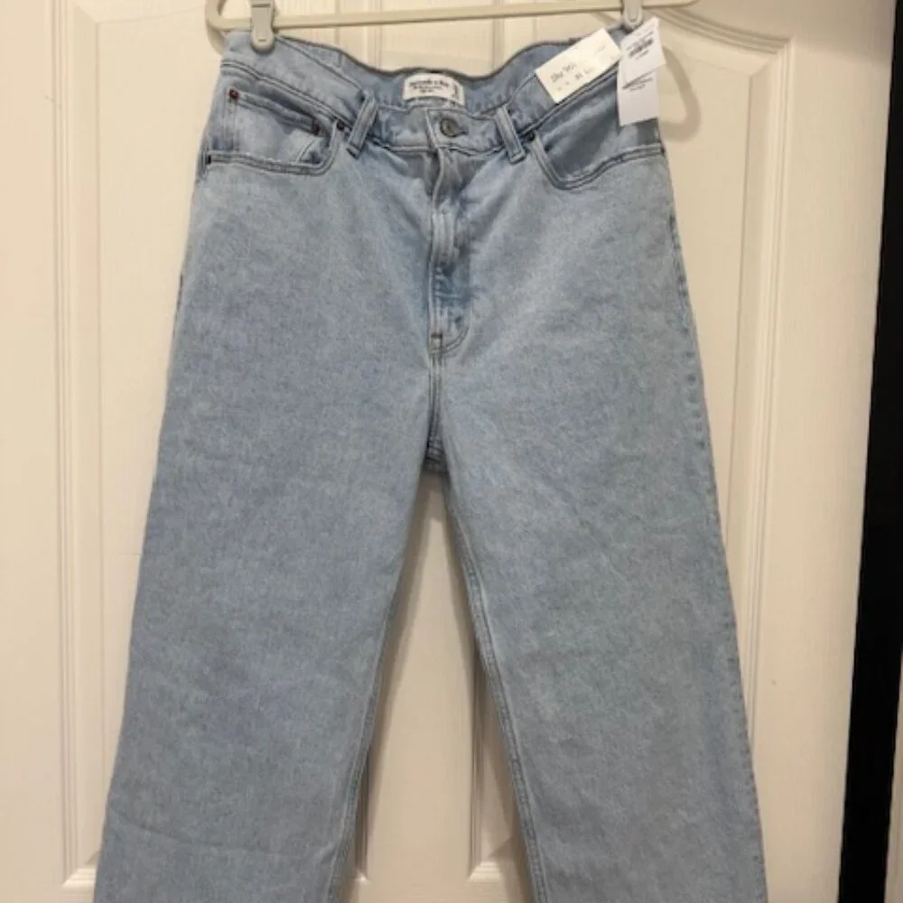 Abercrombie & Fitch 90's High Rise Relaxed - 31/12 - NWT - Length Short - Picture 1 of 4